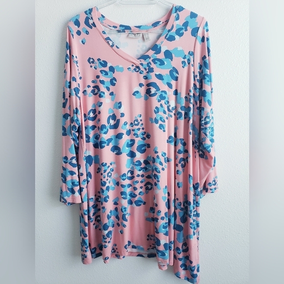 LOGO by Lori Goldstein Rayon Cheetah Printed 3/4 Sleeve Top - Picture 2 of 8